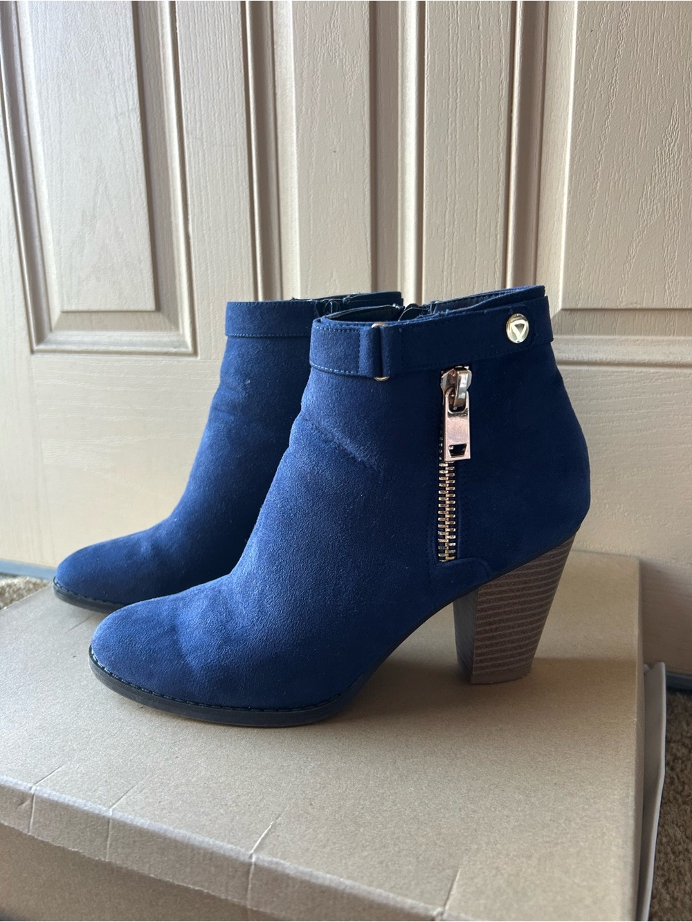APT. 9 Navy Blue Suede Ankle Booties Size 8.5 - Picture 2 of 3